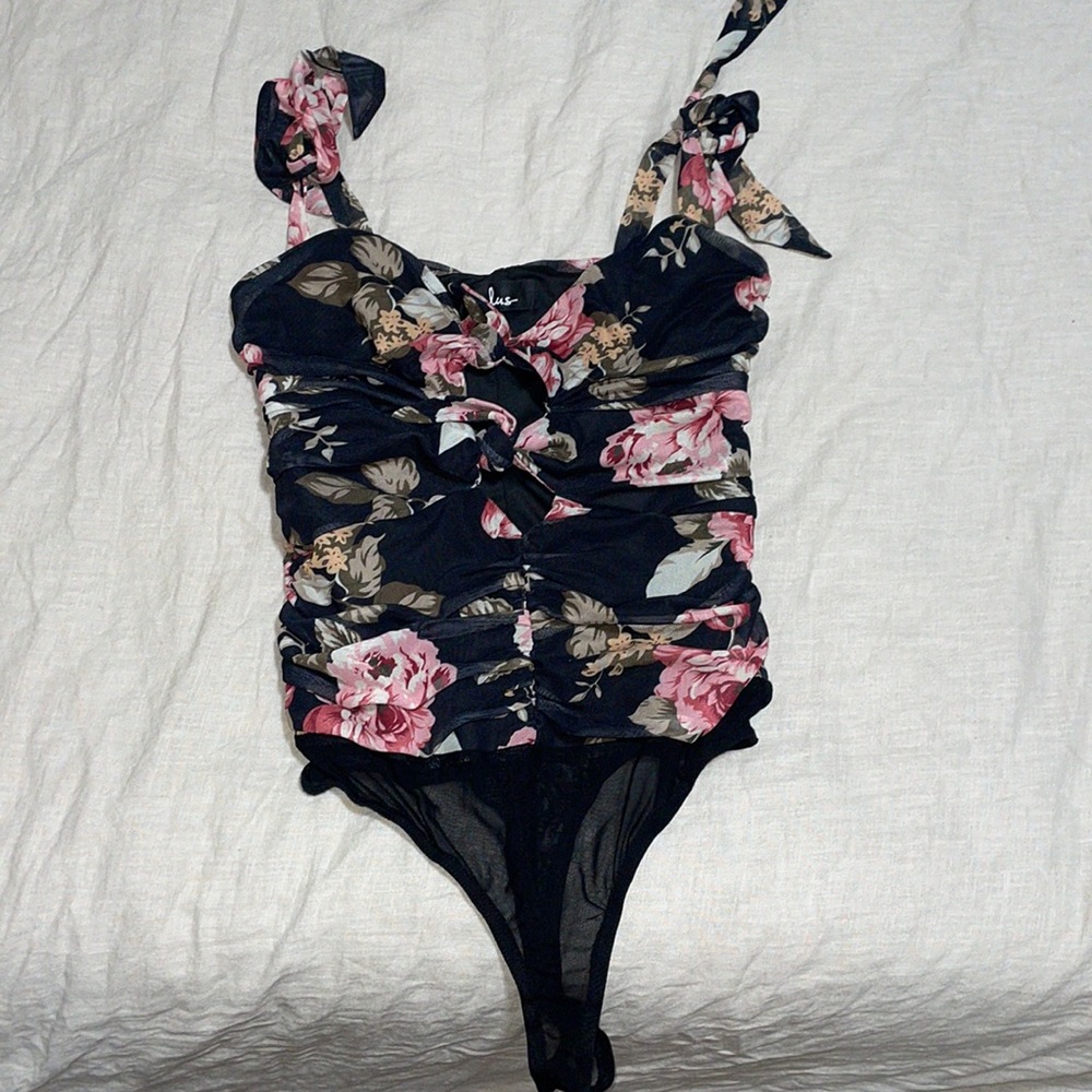 NWOT lulu floral tie bodysuit size small